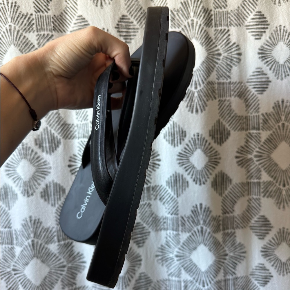 Calvin Klein flip flops - Picture 3 of 4